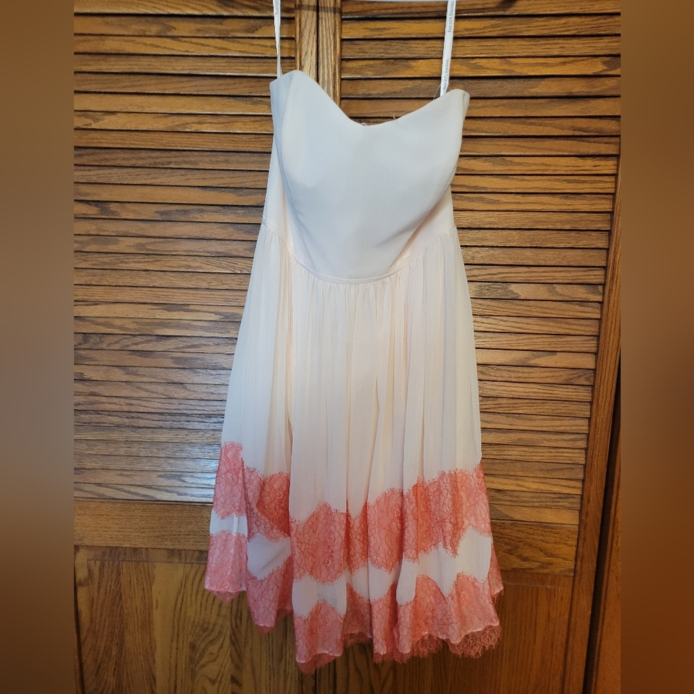 David's Bridal NWT Light Pink Short Crinkle Chiffon Strapless Gown Lace Size 10